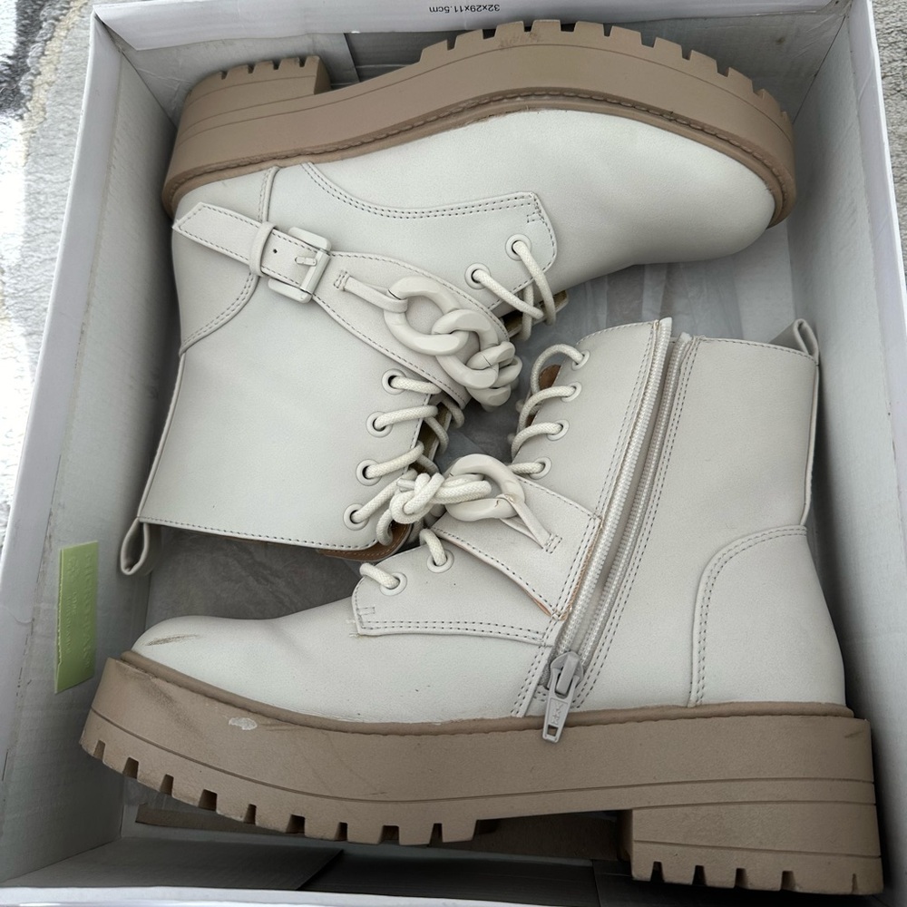 DV by Dolce Vita Chained Lace up Chunky Combat Boots, size 6.5